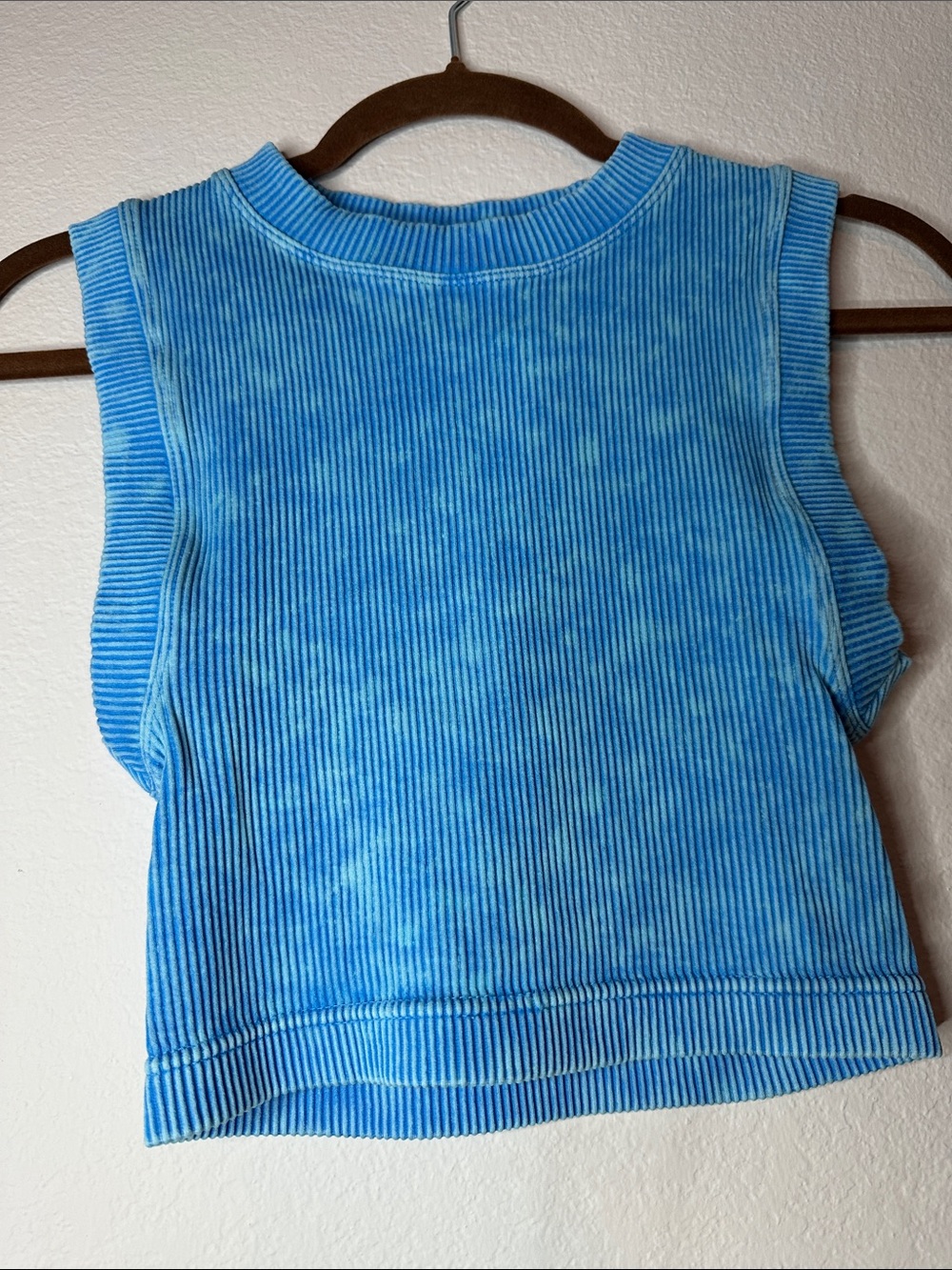 Zenana Sleeveless Ribbed Crop Top - Blue